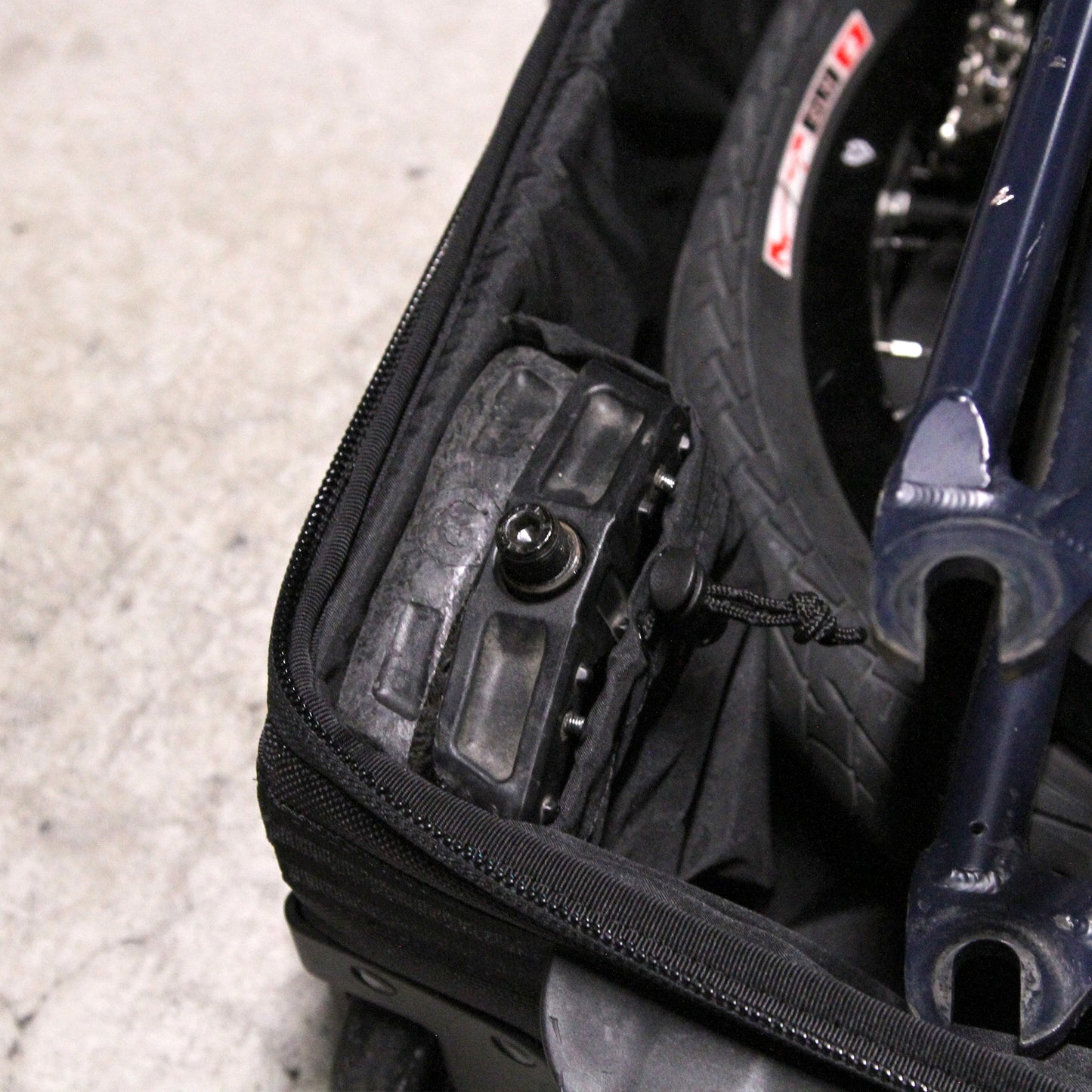 CHROME INDUSTRIES - TRAVEL BIKE ROLLER