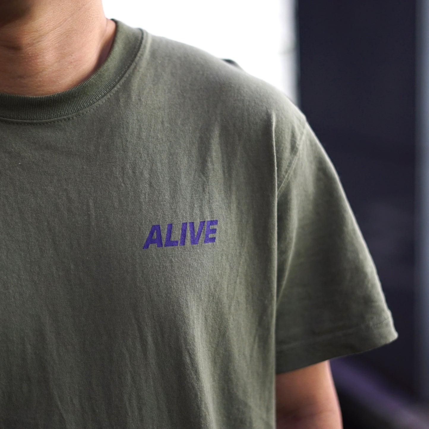 ALIVE INDUSTRY - 22 Logo T-Shirt/Olive